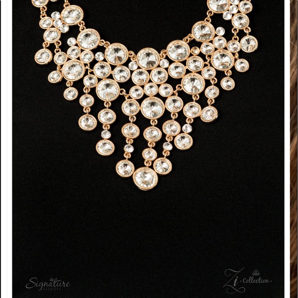 Beautiful Rosa 2020  Zi Collection with matching earrings. - Picture 2 of 4